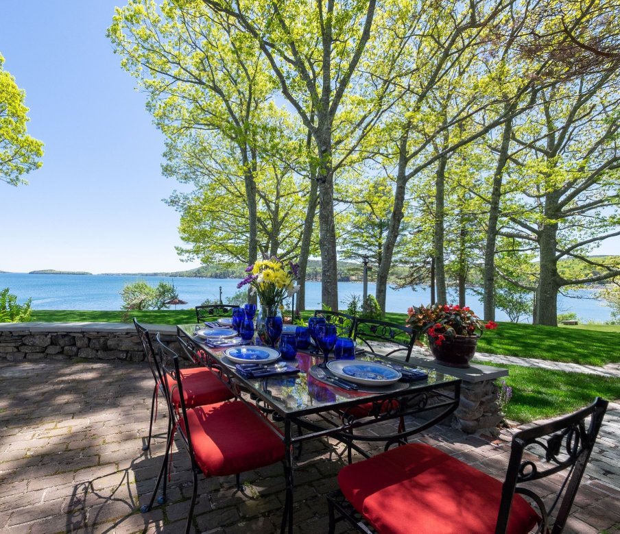 Outdoor lawn area at Oceansedge for intimate events